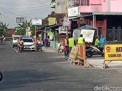 Ada Pengecoran, Jalan Pasar Totogan-Jatinom Klaten Jadi Searah