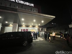 Dirut Pertamina Jenguk Korban Kecelakaan Maut Truk di RS Permata Cibubur