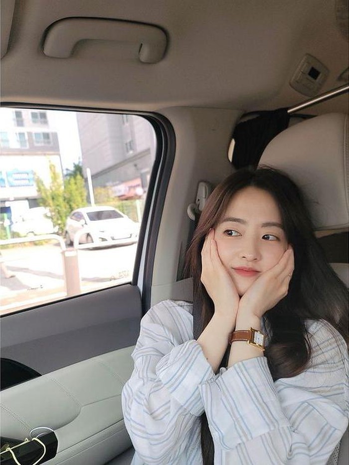 Jangan 'tertipu' ya sama wajah Park Bo Young yang masih begitu imut. Masih dipercaya memerankan karakter pelajar di drama Korea, siapa sangka Park Bo Young sudah berumur 32 tahun?/ Foto: Instagram.com/boyoung0212_official