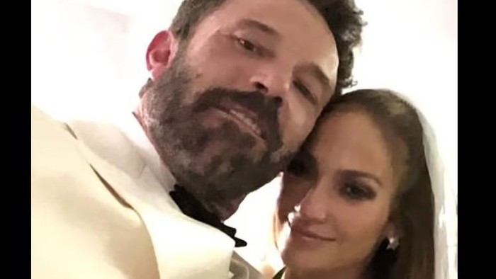 img-title Sempat Jadi Rahasia, Ini Tampilan Gaun Pengantin Lain Jennifer Lopez Rancangan Zuhair Murad