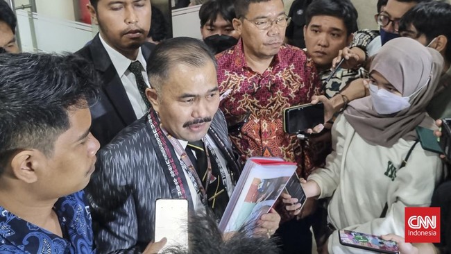 Kadiv Humas Polri Irjen Dedy Prasetyo menegaskan pihaknya terbuka dengan permintaan pihak keluarga yang menghendaki autopsi ulang jenazah Brigadir J.