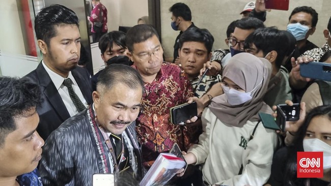Keluarga Brigadir J buka suara terkait penonaktifan Karo Paminal Polri dan Kapolres Jaksel pada Rabu (20/7).