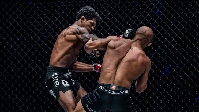 Laga antara Adriano Moraes melawan Demetrious Johnson di ONE 161 menjadi peremuan kedua bagi kedua petarung setelah bertanding pada April tahun lalu.