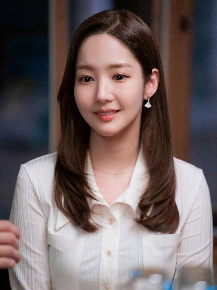Pemain drama Forecasting Love and Weather, Park Min Young ini juga masih terlihat awet muda bahkan kian glowing, meski usianya sudah menginjak 36 tahun./ Foto: Instagram.com/ parkminyoungx