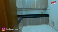 <p>Di area dapur sendiri sudah terpasang kitchen set. Bikin Putri semakin betah memasak, ya! (Foto: YouTube SULE PRODUCTIONS)</p>