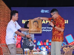 Kunker ke Cilegon, Sandiaga Puji Pengukir Kayu Tunawicara