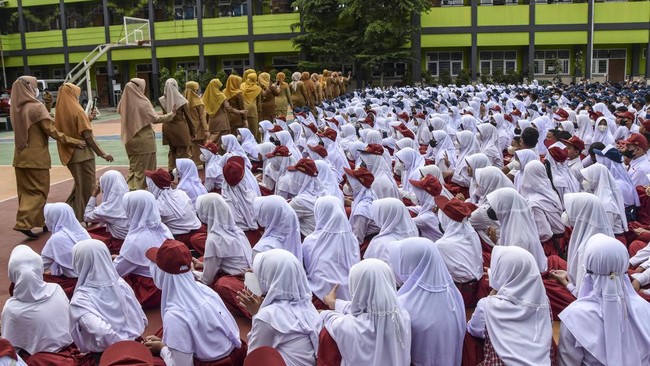 Disdik Jabar buka suara soa tambahan  kuota siswa per kelas dari 36 menjadi 50. Disebutkannya kebijakan ini tetap dilakukan selektif.