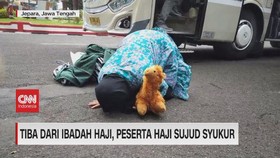 VIDEO: Tiba dari Ibadah Haji, Peserta Haji Sujud Syukur