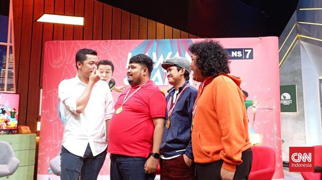 Trio host Trig3rr, Indra Jegel, Marshel Widianto, dan Rigen Rakelna menantang Taufik Hidayat dalam pertandingan bulutangkis Lawan Juara: Siapa Takut.