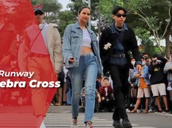 Keren Abis! Gaya Valerie dan Veronika Beraksi di Citayam Fashion Week