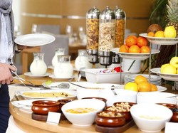 Januari: Pikir-pikir Lagi Kalau Mau Ambil Jatah Sarapan di Hotel