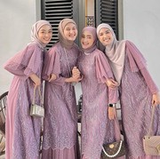 Lagi Ramai Acara Kondangan, Intip Inspirasi Model Gaun Bridesmaid Hijab ala Selebgram