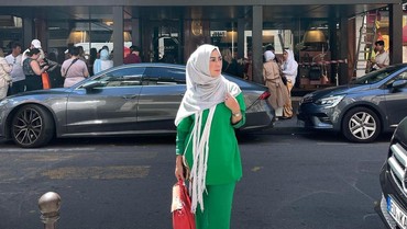 Tanggapan Amy Qanita Ketika Disebut Fashionable hingga Nenek Kue
