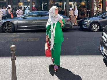 img-title Tanggapan Amy Qanita Ketika Disebut Fashionable hingga Nenek Kue