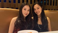 <p>Kedua putri Jet Li bernama Jada Li dan Jane Li. Mereka memiliki paras cantik yang bikin terpesona. (Foto: Instagram @_jadali_, @janeli419, @jetli)</p>