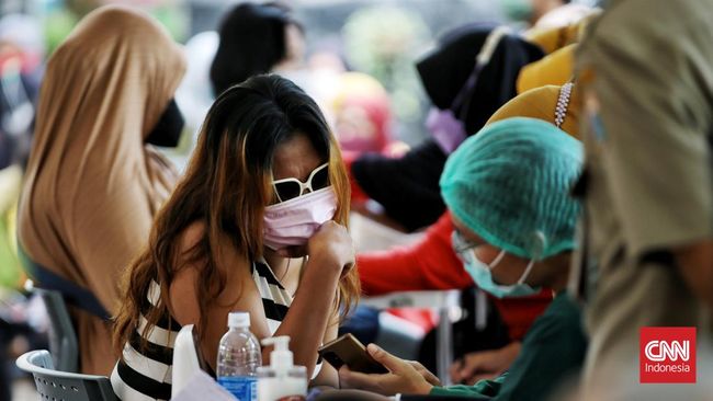 Positif Covid di RI Tambah 2.003, Kasus Aktif 18.357 Orang Konfirmasi positif Covid-19 bertambah 2.003 kasus pada hari ini, Kamis (29/9). Total kasus Covid-19 sejak awal pandemi hingga kini mencapai 6.429.767 kasus.