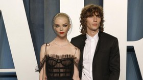 Anya Taylor-Joy Disebut Telah Menikah dengan Malcolm McRae