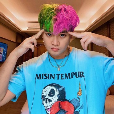 8 Potret Bounty Anak Thomas Ramdhan Drummer Sheila on 7 Saat Manggung