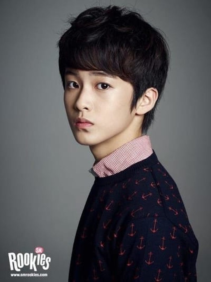 Di masa pre-debutnya, Mark diperkenalkan sebagai anggota SM Rookies. Ia juga menjadi cast tetap Mickey Mouse Club bersama anggota SM Rookies lainnya di tahun 2015./Foto: kprofiles.com