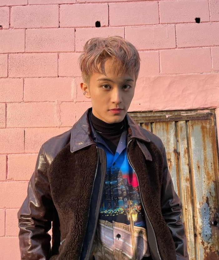 Dikenal sebagai idol K-Pop serba bisa, Mark memegang posisi sebagai main rapper, dancer, serta sub-vocalist dalam NCT. Ia juga dipercaya sebagai leader di sub-unit NCT Dream./Foto: instagram.com/onyourm__ark