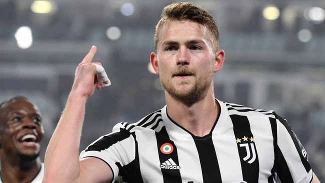 Raksasa Bundesliga Bayern Munchen resmi mengumumkan perekrutan bek asal Belanda Matthijs de Ligt, Selasa (19/7).
