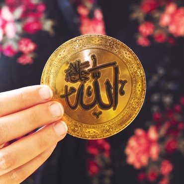 Bacaan 99 Asmaul Husna dalam Arab, Latin dan Keistimewaannya