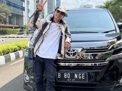 Lebih Dekat dengan Toyota Vellfire Berpelat B 80 NGE