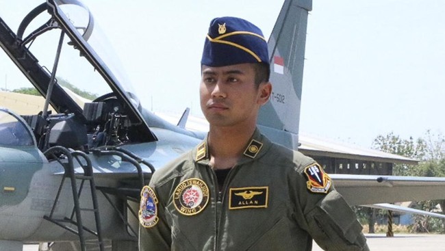 Pilot yang menerbangkan pesawat T-50i Golden Eagle Lettu Pnb Allan Safitra gugur setelah pesawat yang ia kemudikan jatuh di Blora, Senin (18/7).