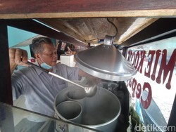Perjuangan dan Keberkahan di Balik Lezatnya Mie Kocok Cepay