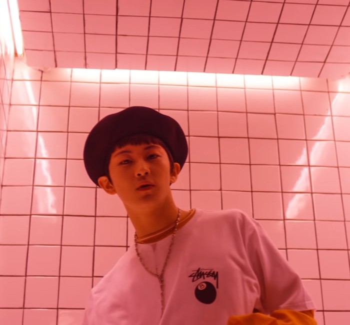 Mark menjadi anggota NCT yang melakukan debut berulang kali, pada sub-unit NCT yang berbeda, nih, Beauties. Ia pertama kali debut pada April 2016 sebagai anggota NCT U./Foto: youtube.com/SMTOWN