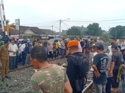 Melintas Pakai Headset, Siswi di Lampung Disambar Kereta