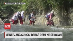 VIDEO: Menerjang Sungai Deras Demi Ke Sekolah