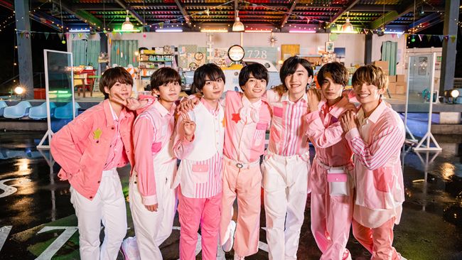 Naniwa Danshi akan bercerita mengenai album perdana dan konser debut mereka kepada para penggemar serta pembaca CNNIndonesia.com.