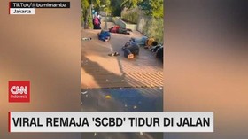VIDEO: Viral Remaja 'SCBD' Tidur di Jalan