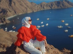 Baju Merah Cocok dengan Jilbab Warna Apa? Ini 7 Pilihannya