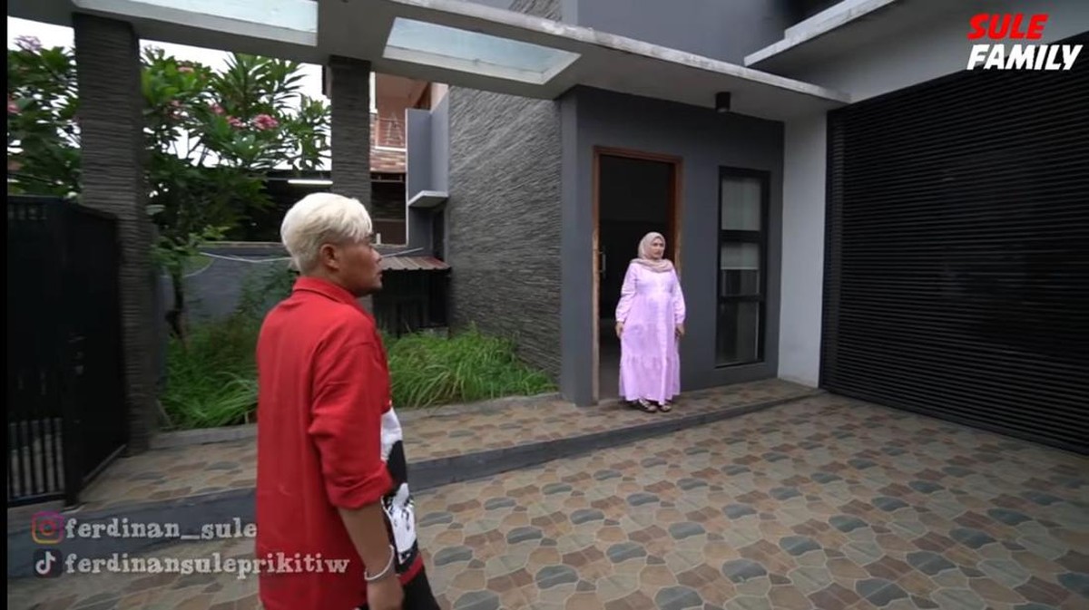 Perbedaan Rumah Nathalie Holscher dan Putri Delina