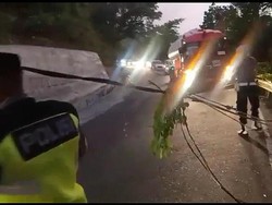 Kabel Telkom Melintang di Ruas Jalan Berina Karangasem Timbulkan Macet