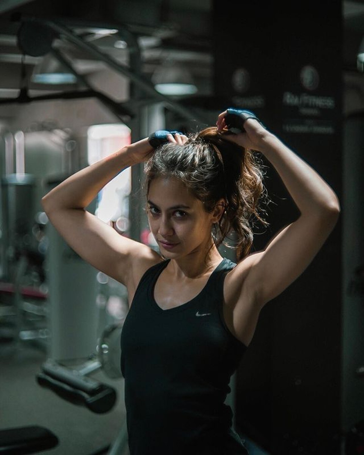 Pevita Pearce Pamer Tubuh Berotot