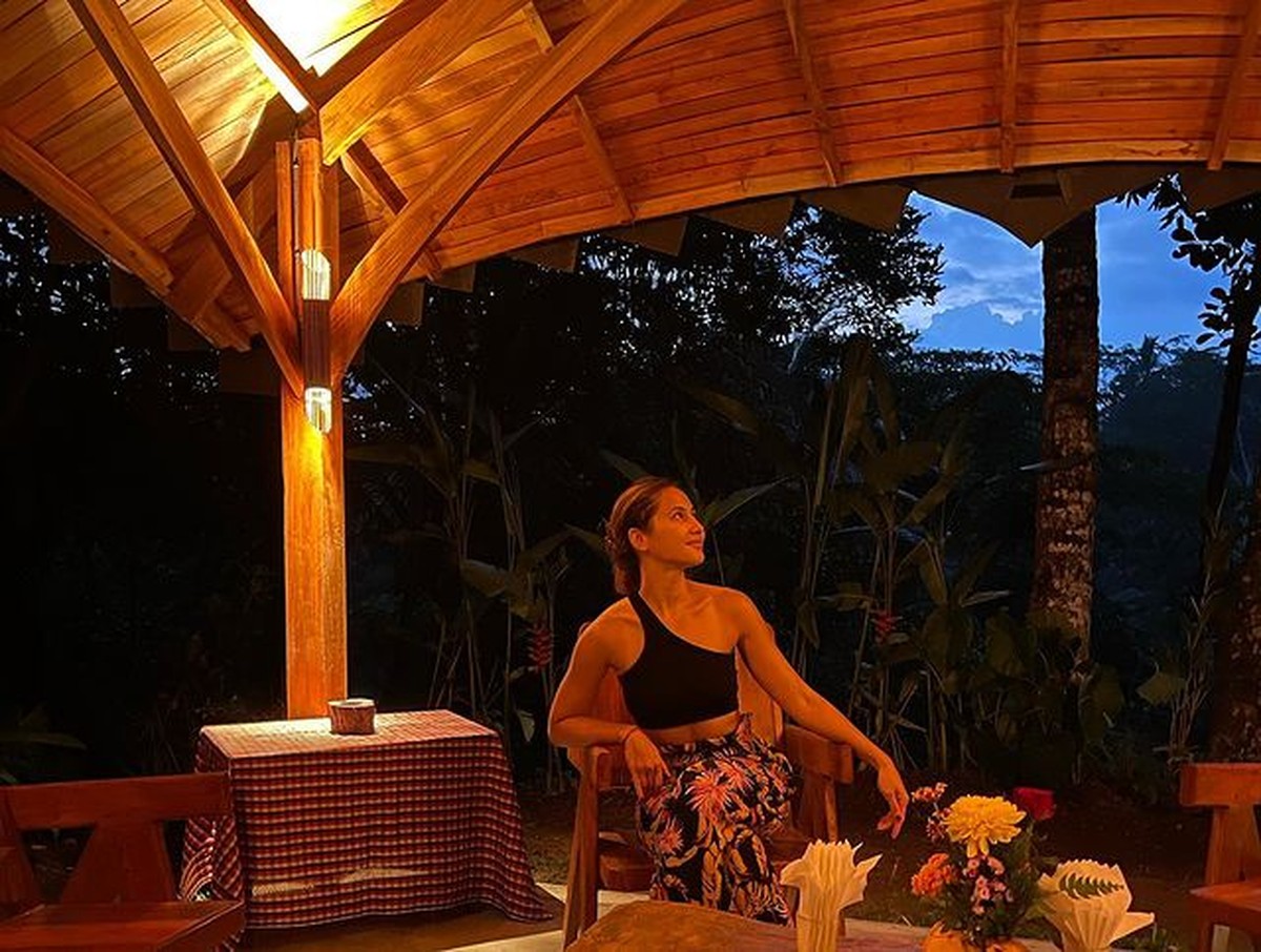 Pevita Pearce Pamer Tubuh Berotot