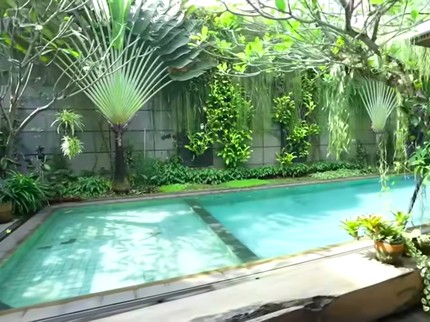 7 Potret Rumah Rossa yang Luasnya 1000 Meter, Mewah Didominasi Kaca