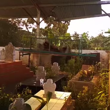 Heboh Video 'Sarung Pocong' Lepas dari Keranda di Area Kuburan