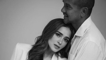 img-title Yasmine Wildblood Lahirkan Anak Ketiga, Wajah Tampan Bayi Jadi Sorotan