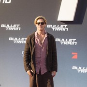 Brad Pitt Jadi Sorotan Karena Pakai Rok di Red Carpet! Ini Alasannya