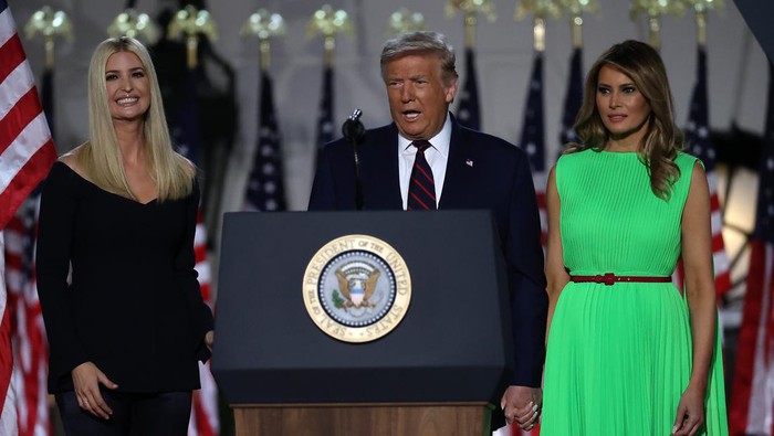 Kenalan Lebih Dekat dengan 5 Perempuan dalam Hidup Donald Trump Lewat Zodiak Mereka Kenalan Lebih Dekat dengan 5 Perempuan dalam Hidup Donald Trump Lewat Zodiak Mereka