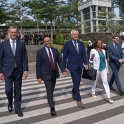 Anies Baswedan dan Tamu dari Uni Eropa Jajal Catwalk Citayam Fashion Week