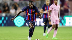 Viral Unggahan Barcelona Buat Malu Dua Legenda Man Utd