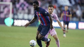Barcelona Terancam Kehilangan Kessie dan Christensen