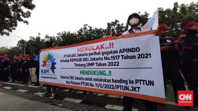 Pemprov DKI menerima perwakilan massa buruh yang berdemonstrasi di Balai Kota Jakarta. Mereka mengaku bakal mengkaji tuntutan buruh.