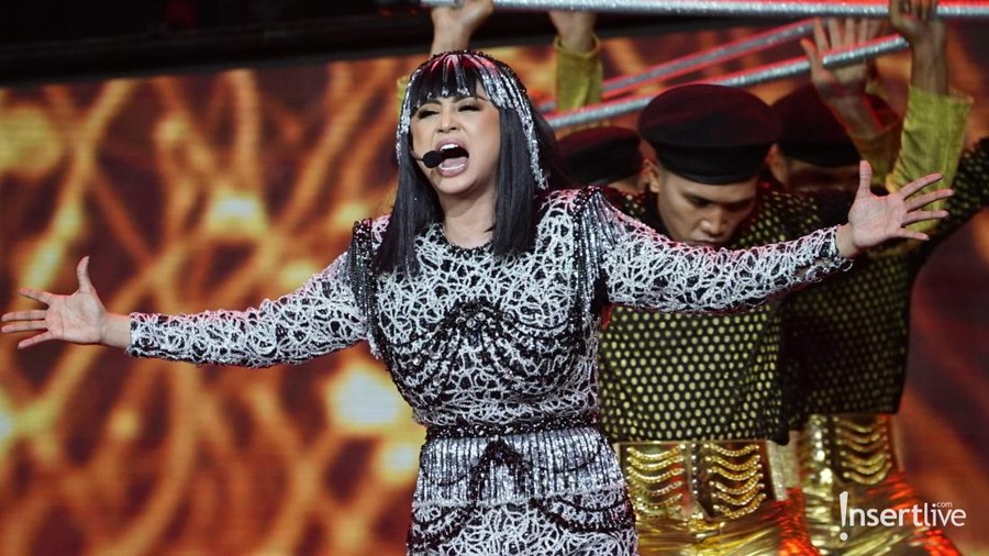 Dewi Perssik Dewi Perssik
