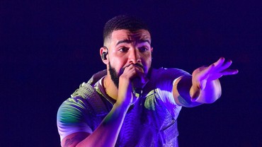 img-title Penyusup Bobol Rumah Drake, Ngaku Jadi Anak Sang Rapper ke Polisi